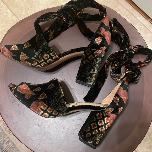 Sam Edelman Velvet Ankle Tie Heels . Great used condition . - Picture 1 of 10